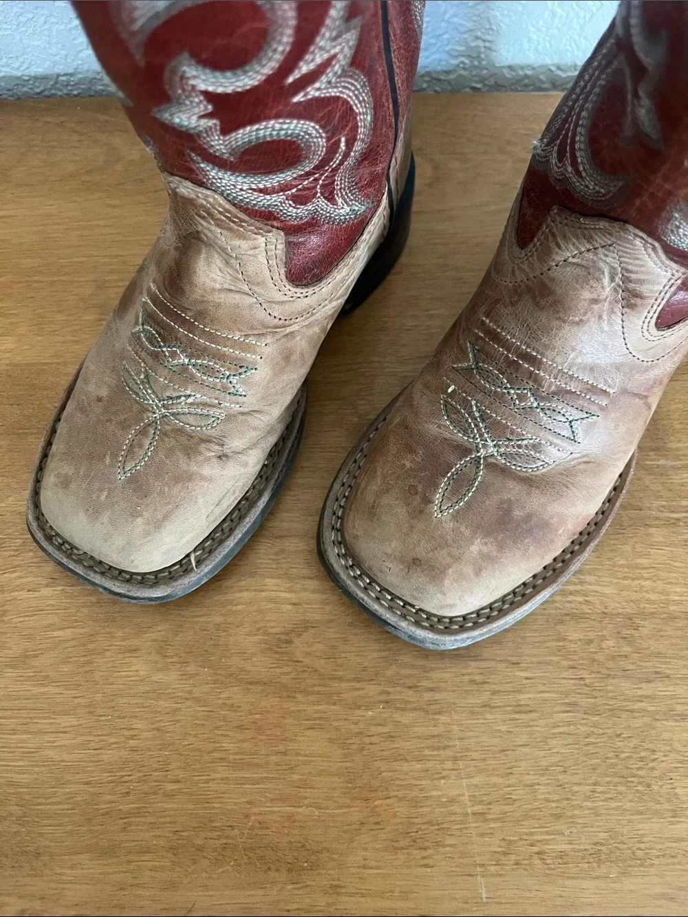 Cody James • Brown and Red Western Cowboy Boots